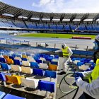 El estadio San Paolo de Nápoles es todavía fumigado para que entre sus graderíos no se albergue el virus que ya ha matado en ese país a más de 5.000 personas.