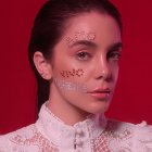 La guayaquileña combina su trabajo artístico con la músicoterapia.