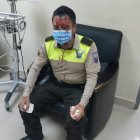 Un uniformado fue agredido por ciudadanos que incumplían el toque de queda