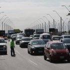 Gran carga vehicular en el Puente de la Unidad Nacional.
