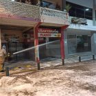 Trabajo. Bomberos del cantón guayasense participan en las tareas de desinfección.