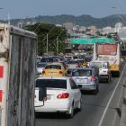 Aglomeración de vehículos en el puente de la Unidad Nacional.