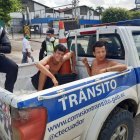 En Guayaquil, un agente de la ATM fue herido con un cuchillo por personas que se movilizaban en una moto