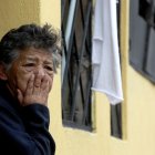 En el sector de La Comuna, en el noroccidente de Quito, personas de escasos recursos dicen que necesitan víveres.