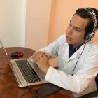 En el inicio de la gestión de la línea 171, estudiantes de Medicina ayudaban con la atención.