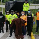 Iniciativa. Hasta el momento Alas para Ecuador ha entregado 1.000 trajes de bioseguridad.
