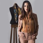 Diseñadora de moda enfocada en resaltar los textiles andinos.