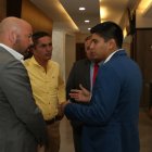 Jaime Estrada (d) es el nuevo presidente de la FEF en reemplazo de Francisco Egas, quien ahora es tercer vocal.