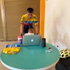 El carchense disputó la prueba desde su casa sobre un rodillo que calcula el recorrido y el tiempo en una computadora, ante sus rivales.