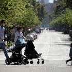 Barcelona, España. Este domingo 26 de abril, los niños salieron de casa tras 43 días de confinamiento por la crisis del COVID-19.