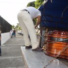 El féretro con el cuerpo de Kattia Bazurto fue llevado a la morgue. Su muerte deja más dolor y preocupación en Quevedo.