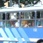 Las unidades. Como en la imagen y, a veces incluso con más pasajeros, permanecen los articulados de la Metrovía. En la mayoría, no se cumple con más medidas de distanciamiento.