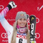 La esquiadora destaca no solo por su destreza en el deporte, sino también por su belleza.