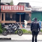 En el sur de Quito una mujer falleció cuando se dirigía a buscar atención en una casa de salud por síntomas de gripe.