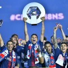 El elenco del París, declarado campeón tras la suspensión.