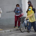 Señalización. En Quito se pinta la "Distancia Segura" y las señalizaciones para fomentar el uso de la bici.
