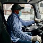 Norge Rivas, transportista, quien realiza viajes todos los días.