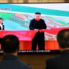 People watch a television news screen showing a picture of North Korean leader Kim Jong Un attending a ceremony to mark the completion of Sunchon phosphatic fertiliser factory, at a railway station in Seoul on May 2, 2020. - North Korea"s Kim Jong Un has made his first public appearance in nearly three weeks, state media reported on May 2, following intense speculation that the leader of the nuclear-armed nation was seriously ill or possibly dead. (Photo by Jung Yeon-je / AFP)