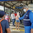 Hecho. Pese a los cambios, algunos usuarios solicitan que los militares se sumen a los controles.