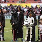 Liga de Quito recordó su festejo con disfraces y juguetes.