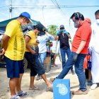 El ministro de Inclusión Económica, Iván Granda, entregó canastas de alimentos a poblaciones de escasos recursos. La actividad se exhibió en redes sociales