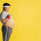 La obesidad lleva a muchos riesgos de salud a los adolescentes. Hay que mejorar su alimentación.