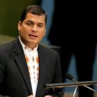 A finales de 2008, el expresidente Rafael Correa anunció que dejará de pagar parte de la deuda externa.