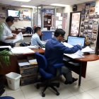 Antes de la pandemia. La foto (tomada el 16 de enero de 2020) muestra las actividades que desarrollaba la Notaría 38 de Guayaquil, sin ninguna restricción a los usuarios. Una imagen que seguramente cambiará desde mañana 11 de mayo, fecha en que las notarías del país reabrirán la atención al público, previa cita y con las medidas de bioseguridad que se requieren, para evitar hacinamiento en los despachos y contagios de COVID-19.