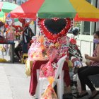 Pocos clientes acuden a los negocios de flores y regalos por el Día de la Madre.