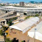 El mítico estadio brasileño luce las carpas con las camas temporales para atender a los pacientes Covid-19 en su exterior.