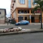 Problema. Los colchones, bases de camas, entre otros objetos contaminados, estaban abandonados en las esquinas y parterres centrales.