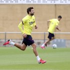Gerard Piqué ya entrena a la par con sus compañeros en el FC Barcelona.