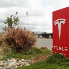 Musk, fundador de Tesla, recibió el apoyo del presidente de EE.UU., Donald Trump, tras retornar a sus actividades en la fábrica ubicada en Alameda.