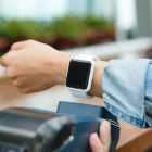 Este aparato controla el respeto de la distancia de seguridad y rastrea los contactos de una persona positiva al contagio.