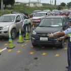Un operativo de control de placas en uno de los ingresos de Guayaquil desde Daule.