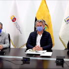 El ministro de Salud (i), Juan Carlos Zevallos, el presidente del COE de Pichincha, Agustín Albán y el presidente del directorio del IESS, Jorge Wated, en la declaración virtual.