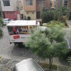 Carnes, embutidos y otros productos de Pronaca y otras marcas se venden puerta a puerta.