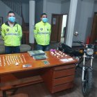 En Cuenca se trataba de distribuir droga en una moto. Hubo un allanamiento en un centro de acopio.