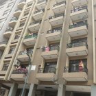 Jornada. Los residentes de los edificios salen a los balcones para distraerse. Expertos aseguran que en el centro hay edificios que son utilizados como bodegas.