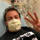 El exfutbolista italiano acudió con dolor abdominal a un hospital de Los Angeles.