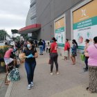 Así amanece este 19 de mayo un centro comercial del sur de Guayaquil.