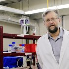 Gabriel Trueba es el director del Doctorado en Microbiología de la Universidad San Francisco de Quito.