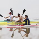 Stefanie Perdomo (i) y los hermanos César y Sebastián De Cesare remaron por aproximadamente 1 hora en su regreso a la actividad regular.