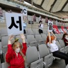 El FC Seoul puso en sus gradas, el fin de semana pasado, a una doce de muñecas sexuales a manera de público en el estadio durante el reinicio de la Liga K de ese país.