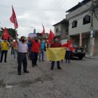 Integrantes de los gremios de maestros realizaron plantones por diferentes sectores de Guayaquil.