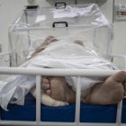 Un paciente en tratamiento de COVID-19 en el Hospital Municipal de Campaña Gilberto Novaes, en la ciudad de Manaos, Amazonas (Brasil).