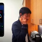 Tocarte la piel para manipular tus audífonos, una innovación presentada recientemente.