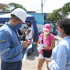 Unidad móvil de CNEL para reclamos se instaló en la ciudadela Sauces 8.