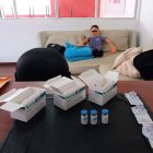 Medicina. Un paciente, si es niño, necesita inyectarse Factor VIII de 250 Unidades Internacionales tres veces a la semana y cada frasco cuesta unos 300 dólares.