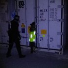 Con la ayuda del can Yenix, los agentes confirmaron que la droga estaba oculta en un contenedor que llevaba una carga de bananos, con destino a Holanda.